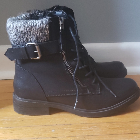 Steve Madden size 9 faux leather bootie - Picture 2 of 7